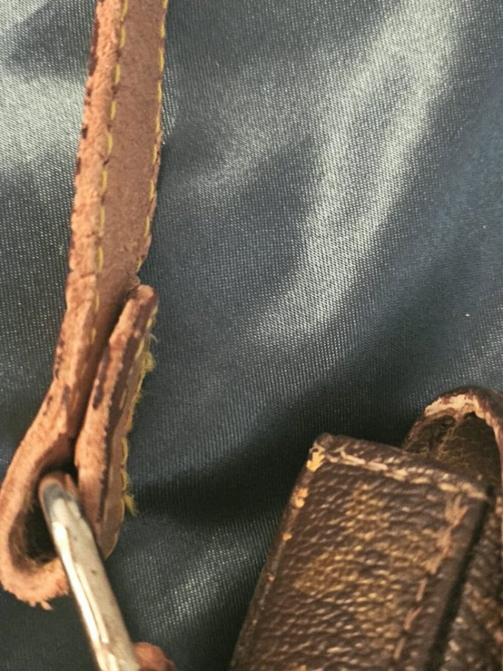 Louis Vuitton crossbody - Picture 7 of 11